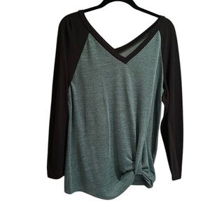 Women’s Shein green and black v-neck shirt Size XL